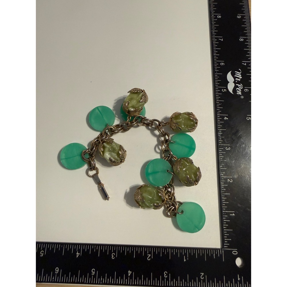 Vintage Green Plastic Nugget Disc Charm Bracelet Gold Tone Leaf Mid Century 7.5"